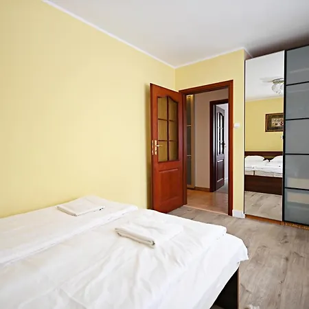 Victus Traditional With Balcony In By Renters Apartamento *