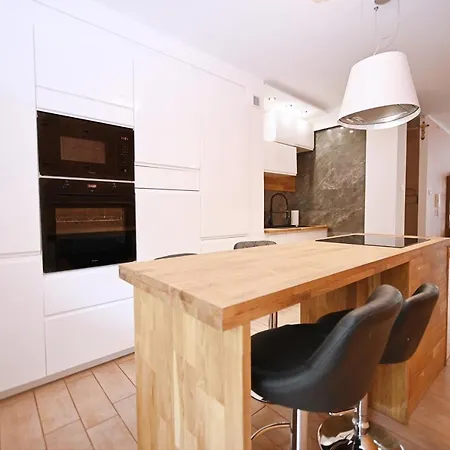 Apartamento Victus Traditional With Balcony In By Renters *