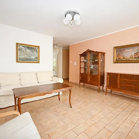 Victus Traditional With Balcony In By Renters Apartament Sopot